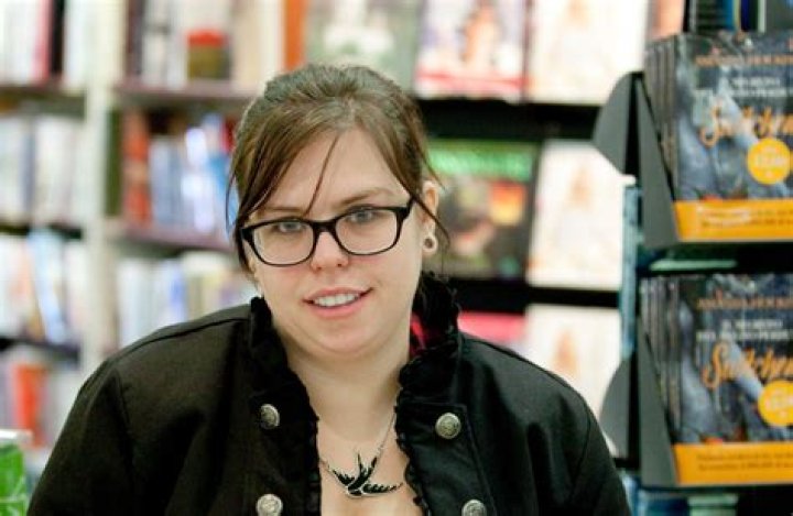 Amanda Hocking Net Worth | Celebrity Net Worth