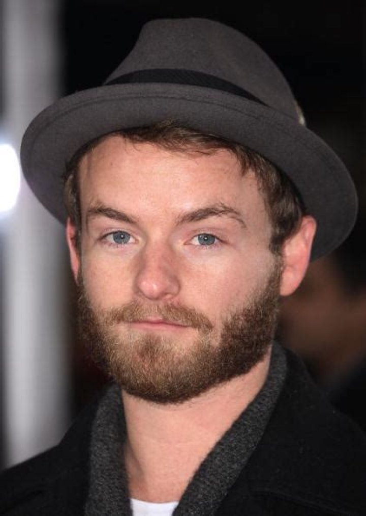 Christopher Masterson Net Worth | Celebrity Net Worth