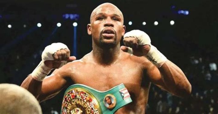 Dana White Confirms UFC Is Talking To Floyd Mayweather About Coming Out Of Retirement