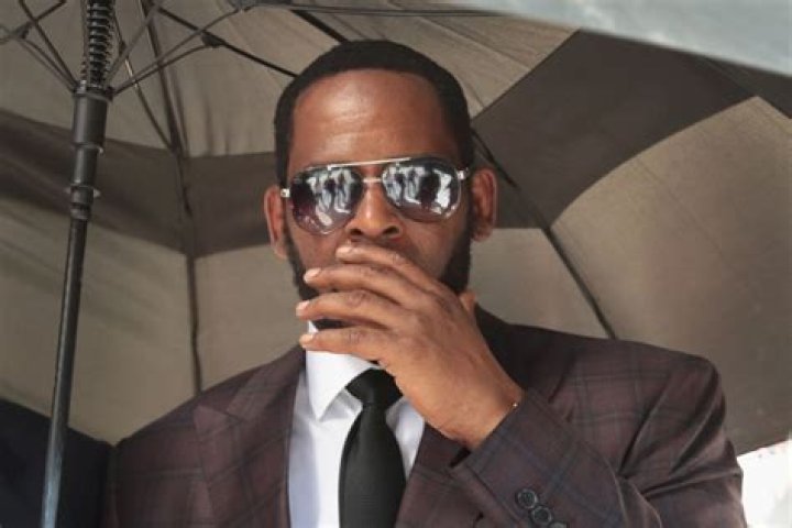 "Functionally Illiterate" R. Kelly Once Thought He Was Worth $900 Million... Because That's What Someone Told Him