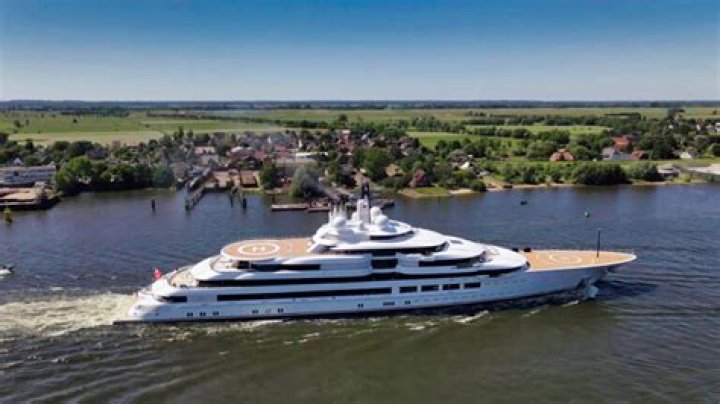Italian Authorities Are Trying To Identify The True Owner Of $700 Million Superyacht... Local Rumors Say It's Vladimir Putin