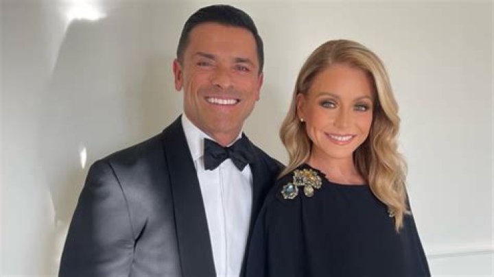 Kelly Ripa Net Worth | Celebrity Net Worth