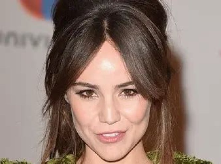 Kenia Gascon Net Worth | Celebrity Net Worth