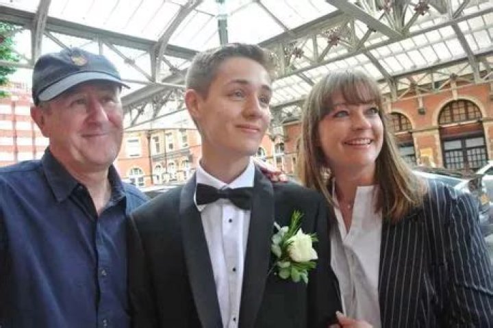 Nicholas Lyndhurst Net Worth | Celebrity Net Worth