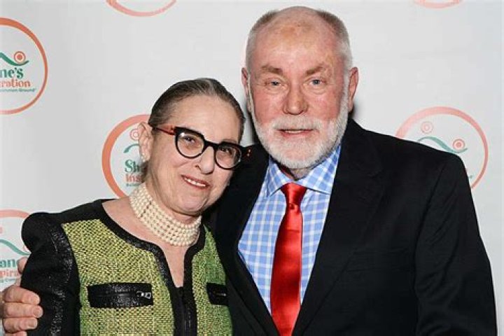 Robert David Hall Net Worth