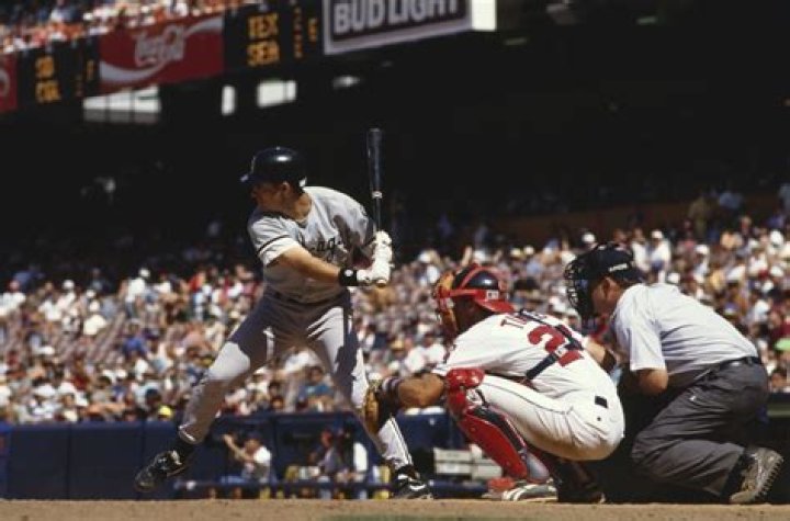 Robin Ventura Net Worth | Celebrity Net Worth