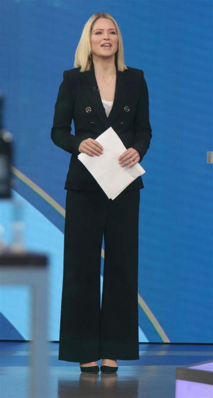 Sara Haines Net Worth | Celebrity Net Worth