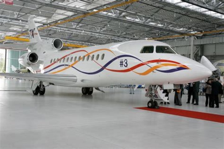 Televangelist Tells Congregation That God Wants Him To Have A Fourth Private Plane