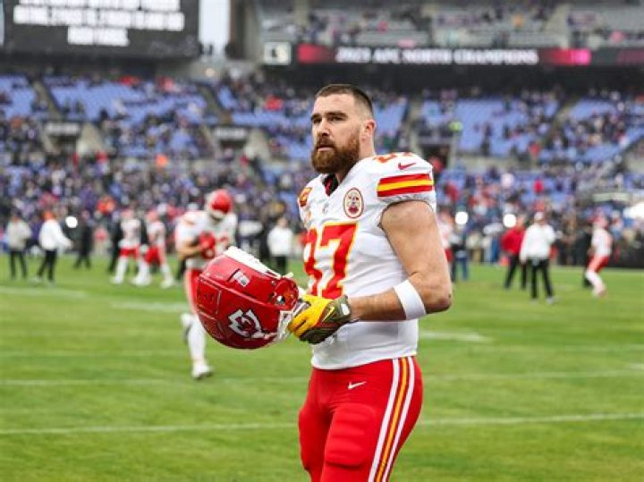 Travis Kelce Is Now The Highest Paid Tight End In The NFL